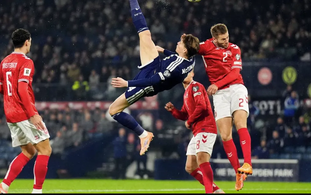 Rooney’s Iconic Overhead Kick